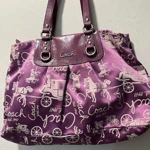 COACH Stage Coach Handbag, Beautiful condition, Purple inside, lots of pockets